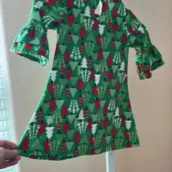 Rare Edition 3T green red white and black long sleeve dress with ruffle sleeves - Picture 4 of 7